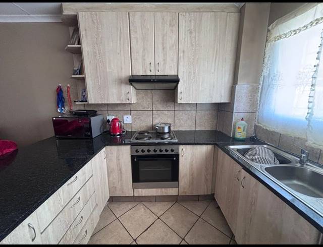 2 BEDROOM APARTMENT FOR SALE IN FLORIDA GLEN